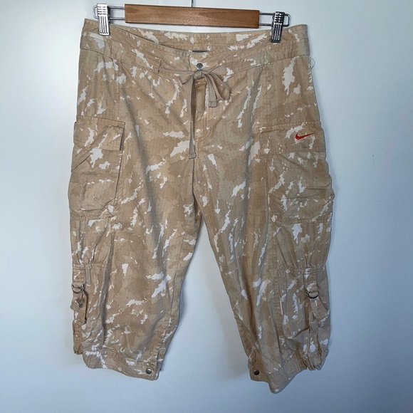 Nike Beige White Camo Cargo Utility Capris Size Medium 8-10 - Picture 1 of 6